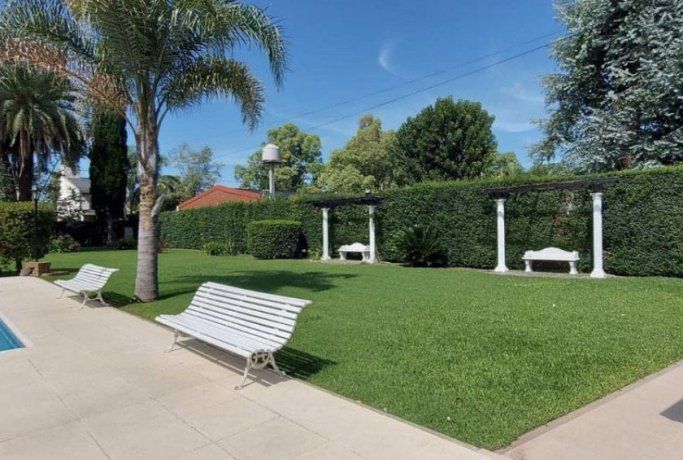 Parque y buenos árboles también son vitales para pasar días de altas temperaturas Parque y buenos árboles también son vitales para pasar días de altas temperaturas