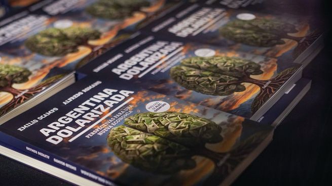 Los economistas Emilio Ocampo y Alfredo Romano presentaron su nuevo libro Argentina dolarizada. Perspectivas para una economía distinta, de editorial Galerna.