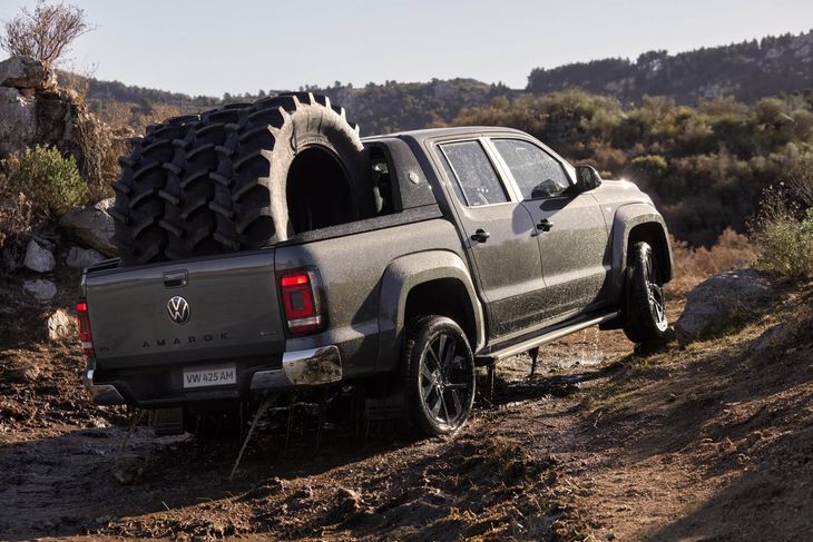 La Nueva Amarok se destaca por su renovado y atractivo diseño, su amplio equipamiento y robustez, seguridad y sus insuperables prestaciones. La Nueva Amarok se destaca por su renovado y atractivo diseño, su amplio equipamiento y robustez, seguridad y sus insuperables prestaciones.