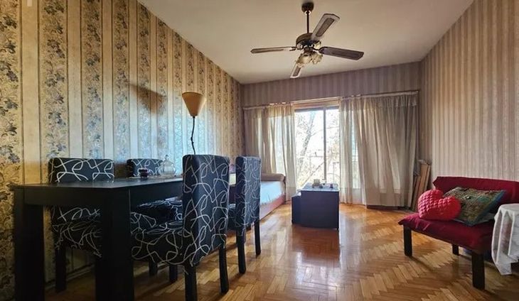 El living de un departamento de tres ambientes en venta en este trazado porteño El living de un departamento de tres ambientes en venta en este trazado porteño