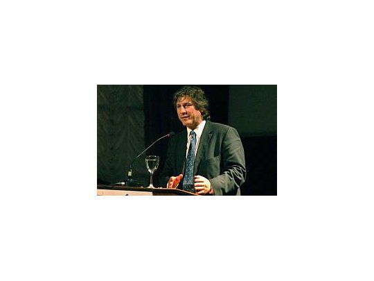 El ministro de Economía volvió a arrameter contra el proyecto opositor por establer el 82% móvil para las jubilaciones