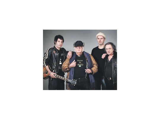 Al centro, Thijs Van Leer, líder de la banda holandesa Focus. Creó el hit “Hocus Pocus”, según sus palabras, “en un castillo medieval que nos habían prestado como sala de ensayo. Fue algo misterioso, explosivo”.