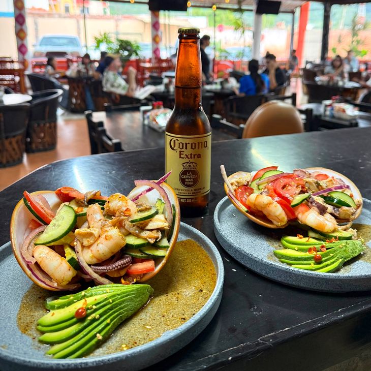 El pescado zarandeado es una de las especialidades principales del restaurante. El pescado zarandeado es una de las especialidades principales del restaurante.