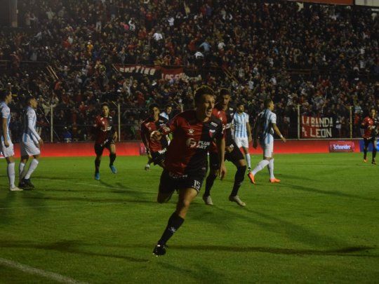Diego Schmidt abrió el marcador para Colón, que luego derrotó a Atlético Tucumán en los penales.