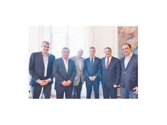 Marcos Peña, Mario Negri, Jesús Rodríguez, Mauricio Macri, Luis Ayala y José Corral.