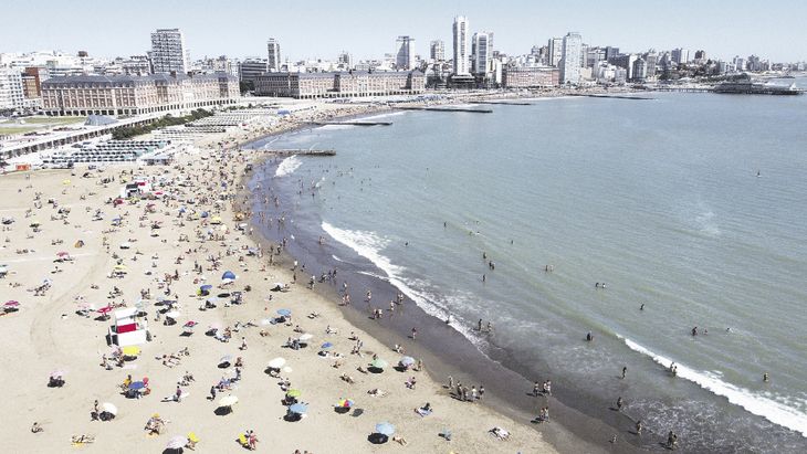 Nadar mejora el estado de ánimo, y más aún, si es en el mar. Nadar mejora el estado de ánimo, y más aún, si es en el mar.