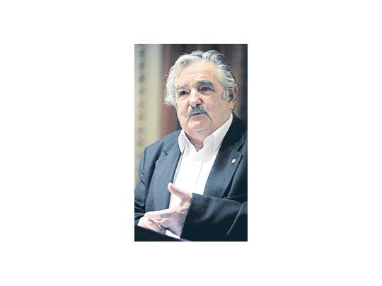 El presidente uruguayo, José Mujica, es presionado por la mayoría del Frente Amplio para avanzar con la derogación de la Ley de Amnistía. El asesinato de Julio Ruperto Ramírez, un importante testigo, añade un elemento de peso a la controversia.