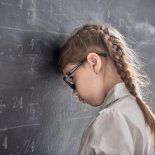 La iniciativa incorpora mecanismos de financiamiento por demanda, como vouchers y aportes a escuelas privadas, en un contexto de caída de la natalidad y crisis de matrícula. Las dudas sobre su sostenibilidad. La iniciativa incorpora mecanismos de financiamiento por demanda, como vouchers y aportes a escuelas privadas, en un contexto de caída de la natalidad y crisis de matrícula. Las dudas sobre su sostenibilidad.