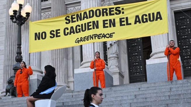Greenpeace advierte que los cambios podrían&nbsp;favorecer a la industria minera y poner en riesgo reservas estratégicas de agua dulce.