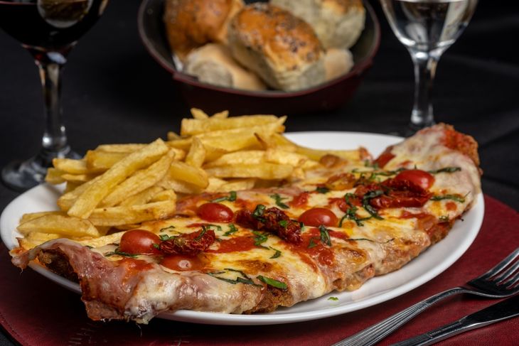 La Capitana. Dirección: Guardia Vieja 4446, Almagro. La Capitana. Dirección: Guardia Vieja 4446, Almagro.