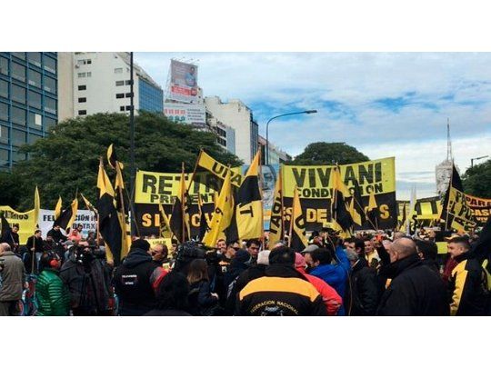 Necesitamos una determinación sobre la ilegalidad de Uber, dijo el titular del Sindicato de Taxis, Omar Viviani