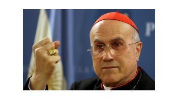 El cardenal Tarcisio Bertone, denunció el clima de mezquindad, mentiras y calumnias divulgadas en estos meses sobre la Iglesia.