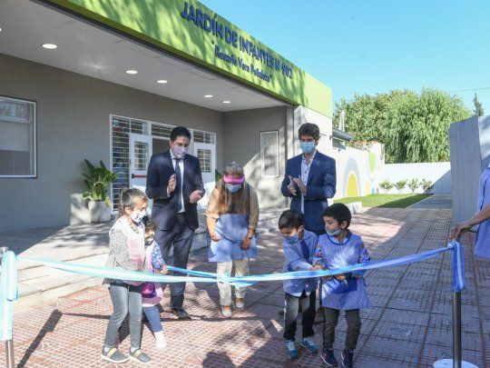 Juan Andreotti y Nicolás Trotta inauguraron el nuevo Jardín Nº 902 que se construyó con fondos municipales.