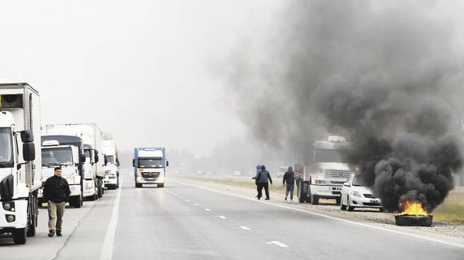 Por la demanda de los transportistas cayó el ingreso de camiones al puerto de Rosario.