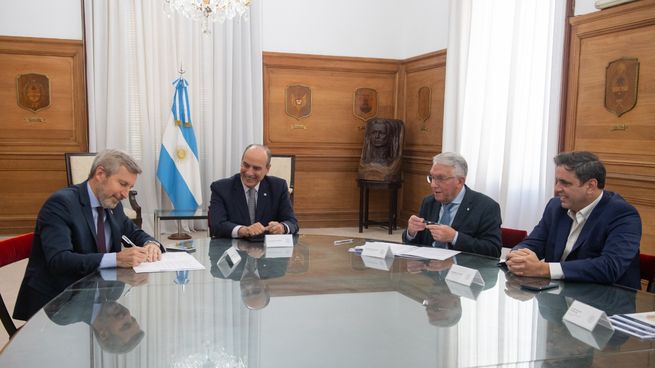 Francos inició de manera formal el traspaso de obras públicas a las provincias.
