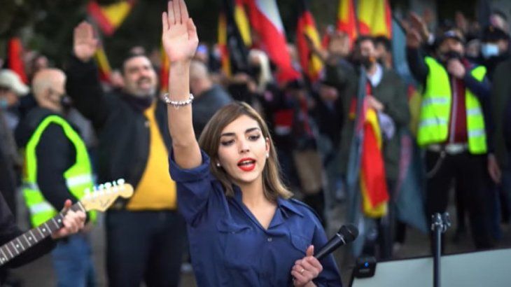 El polémico acto realizado en Madrid, España, contó con simbologías que hacían alusión al nazismo y banderas franquistas.