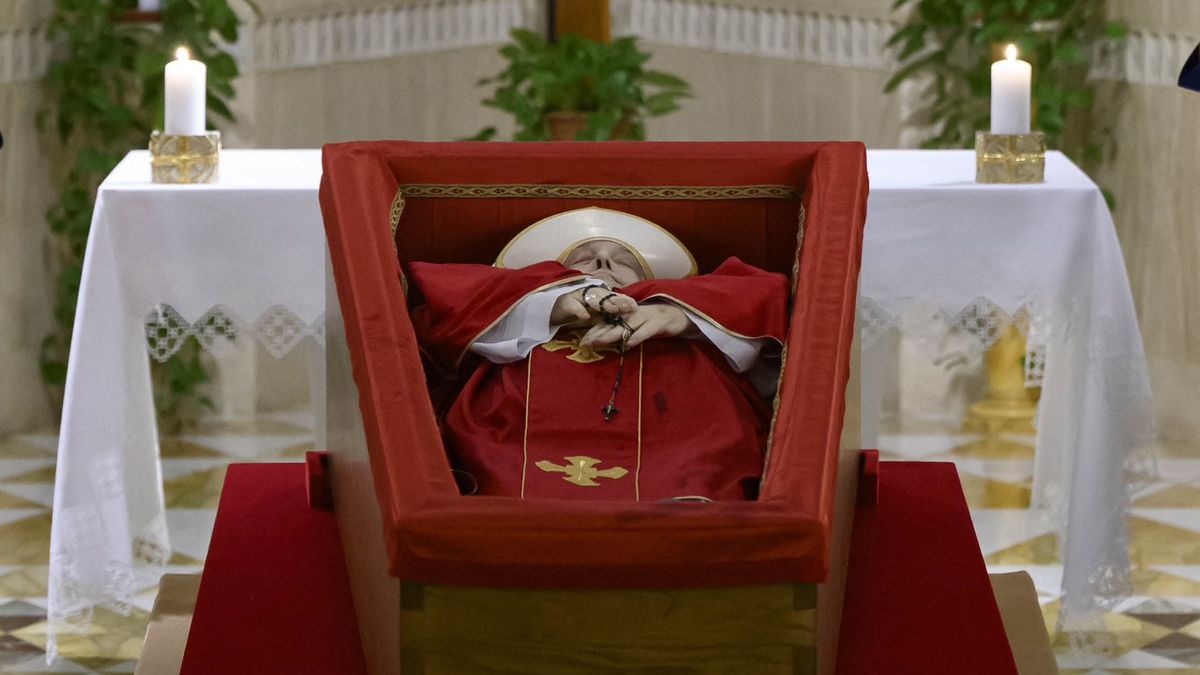 Empezó el proceso para elegir un nuevo Papa: paso a paso, todos los rituales y tradiciones tras la muerte de Francisco