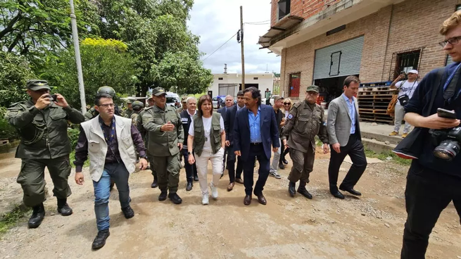 Patricia Bullrich y Gustavo Sáenz, gobernador de Salta, durante un recorrido por la frontera norte. 