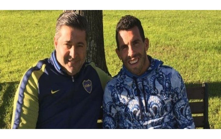 Daniel Angelici y Carlos Tevez mantuvieron un encuentro durante la visita que el delantero realiza al país.