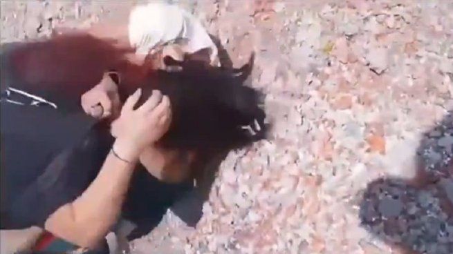 Una violenta pelea entre dos alumnas escaló hasta una agresión a los docentes.