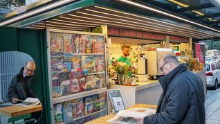 Los puestos podrán ampliar su actividad comercial sin perder la venta de revistas y diarios como servicio principal. Los puestos podrán ampliar su actividad comercial sin perder la venta de revistas y diarios como servicio principal.
