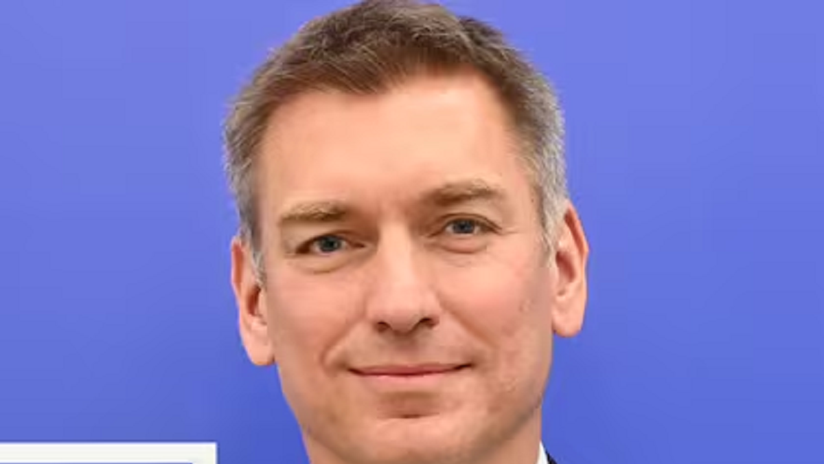 Government stopped salary increases for BICE executives and its president resigned