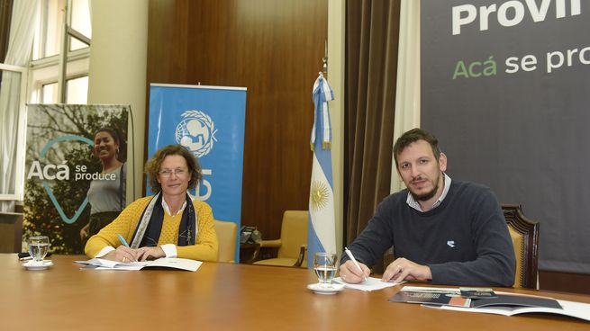 Luisa Brumana, Representante de UNCIEF y Juan Cuattromo, Presidente de Banco Provincia.