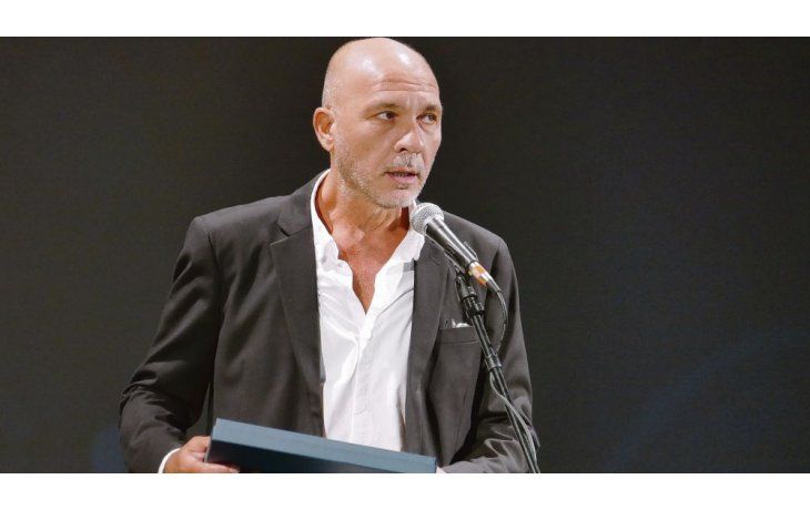 ámbito.com | Homenaje. Darío Grandinetti recibió su primer premio a la trayectoria y destacó la necesaria participación del Estado en la producción cinematográfica.