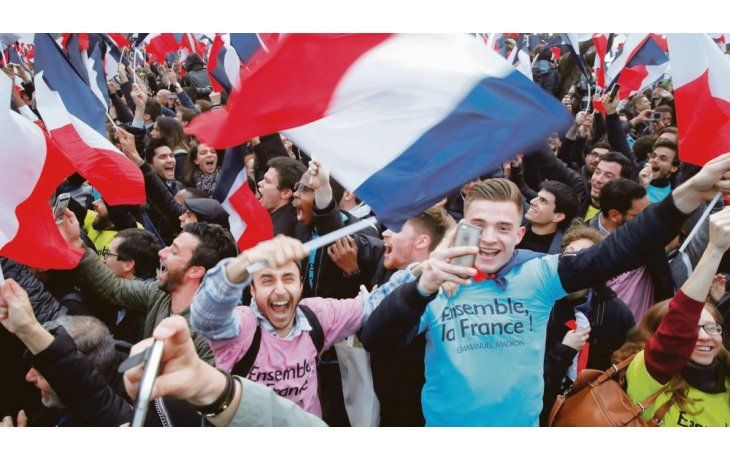 ámbito.com | DESAHOGO. Simpatizantes de Emmanuel Macron celebran en París al conocer el resultado del balotaje. Francia se evitó un trauma de consecuencias impredecibles.