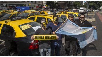 Los taxistas se movilizaron al obelisco porteño y a la Jefatura de gobierno.