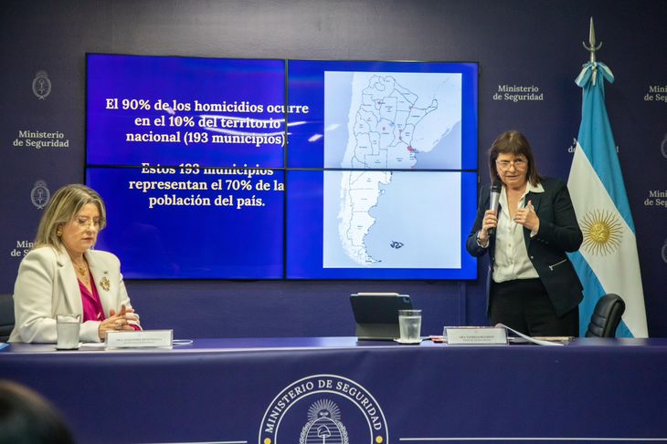 Bullrich y Monteoliva, durante la presentación de las estadísticas delictivas en 2025. Bullrich y Monteoliva, durante la presentación de las estadísticas delictivas en 2025.
