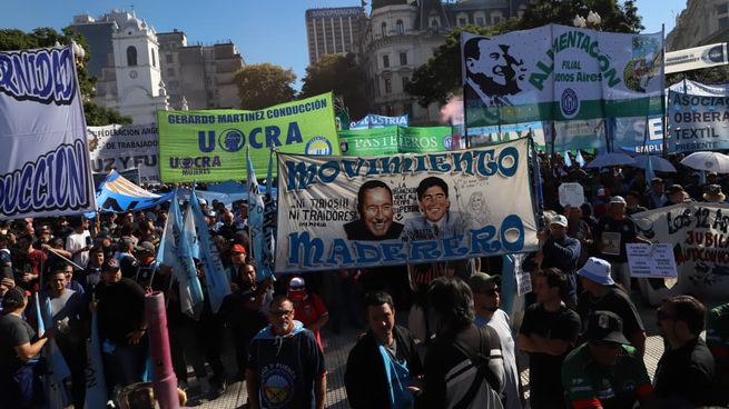 La CGT, las dos CTA y la UTEP se movilizarán al Congreso mañana al mediodía.