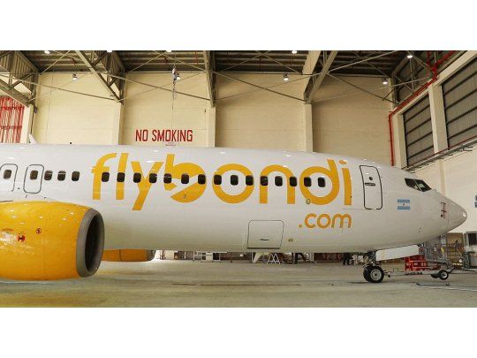 Flybondi presenta su primer avión