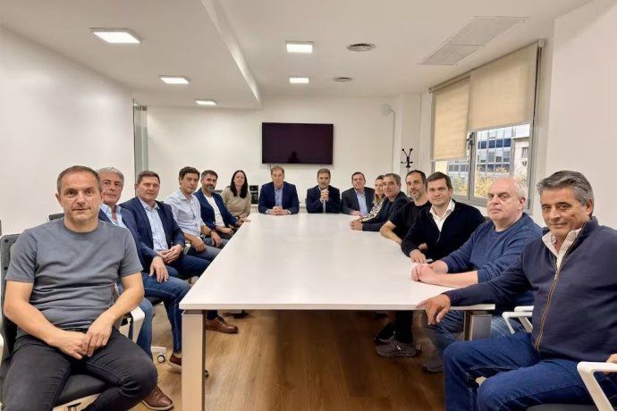 Diego Santilli recibió a los intendentes del PRO bonaerense. Diego Santilli recibió a los intendentes del PRO bonaerense.