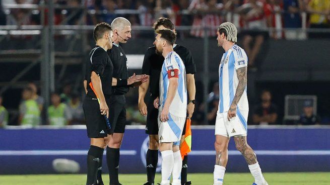 Lionel Messi y sus fuertes quejas contra el árbitro brasilero, Anderson&nbsp; Daronco.