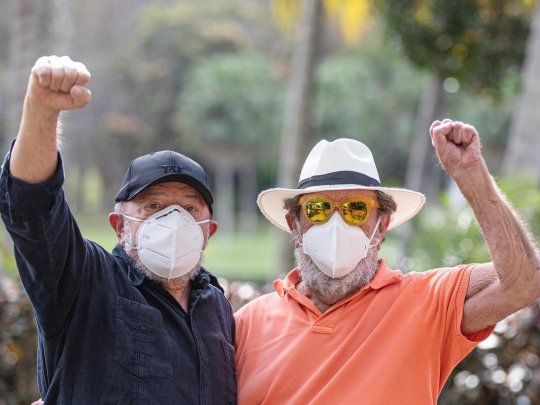 Lula junto al escritor Fernando Morais, tras haber superado al coronavirus en Cuba. 