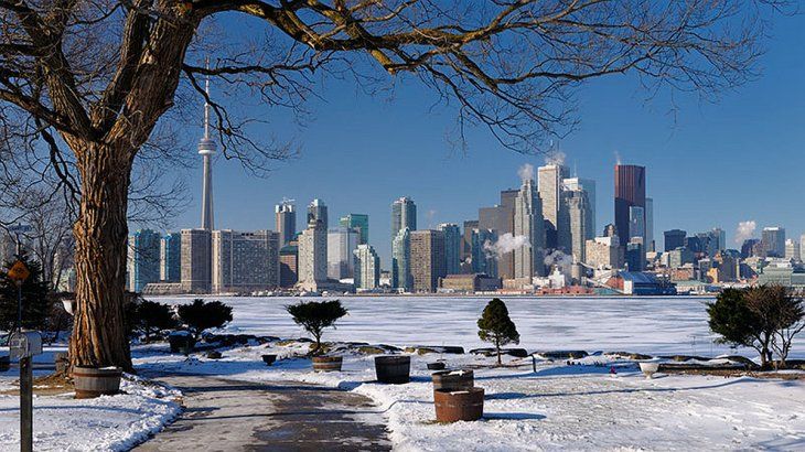 En invierno en Toronto las temperaturas pueden llegar hasta -14 grados bajo cero, pero con un día soleado. En invierno en Toronto las temperaturas pueden llegar hasta -14 grados bajo cero, pero con un día soleado.