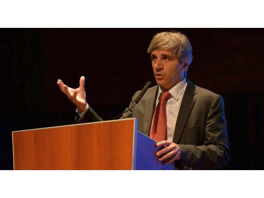 El ministro de Finanzas Luis Caputo dio detalles ante empresarios del plan de Participación Público-Privada durante una exposición en el Centro Cultural Kirchner (CCK). Luego, dialogó con ámbito.com y otros medios.