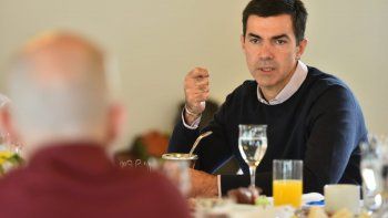 Urtubey recibió a la prensa en la casa de campo de la gobernación, a horas del comienzo de la veda de cara a los comicios generales del domingo.