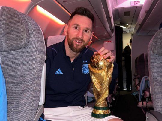 messi con la copa.jpg