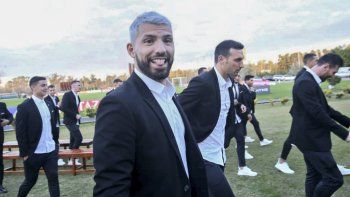 El plantel del seleccionado argentino se sacó la foto oficial y luego partió rumbo a Brasil para disputar la Copa América. Debuta el sábado ante Colombia.