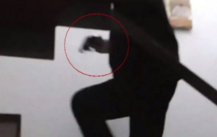 impactantes imagenes muestran a alan garcia con revolver antes de suicidarse