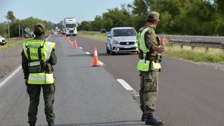 En el Plan Verano se reforzarán los controles en rutas nacionales y provinciales, accesos a ciudades, puntos turísticos estratégicos, terminales de ómnibus, puertos y aeropuertos. En el Plan Verano se reforzarán los controles en rutas nacionales y provinciales, accesos a ciudades, puntos turísticos estratégicos, terminales de ómnibus, puertos y aeropuertos.