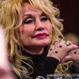 A un mes de la muerte de la cantante crecen las disputas familiares.