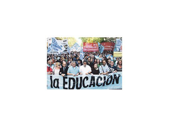 Las movilizaciones se multiplican en los distritos donde florecen los conflictos con los maestros.
