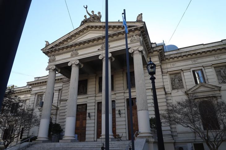 La Legislatura bonaerense podría adoptar los interbloques. La Legislatura bonaerense podría adoptar los interbloques.