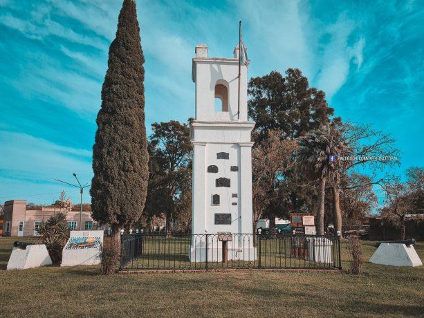 Además de sus aguas termales y la famosa laguna, Melincué tiene un aspecto histórico que atrapa al turismo. Además de sus aguas termales y la famosa laguna, Melincué tiene un aspecto histórico que atrapa al turismo.