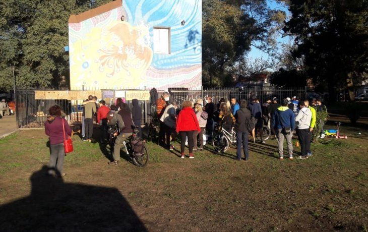 Vecinos del barrio porteño de Saavedra.