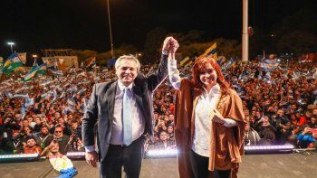 Alberto Ferández cerró el acto junto a gobernadores y Cristina Fernández de Kirchner desde el monumento a la Bandera en Rosario.&nbsp;