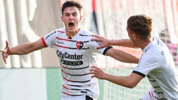 Se afirma. Newells derrotó a Lanús en Rosario.